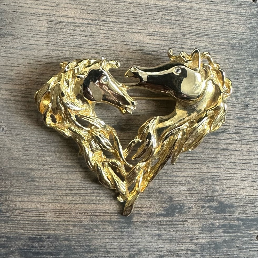 Vintage New View gold tone double horse head heart brooch signed